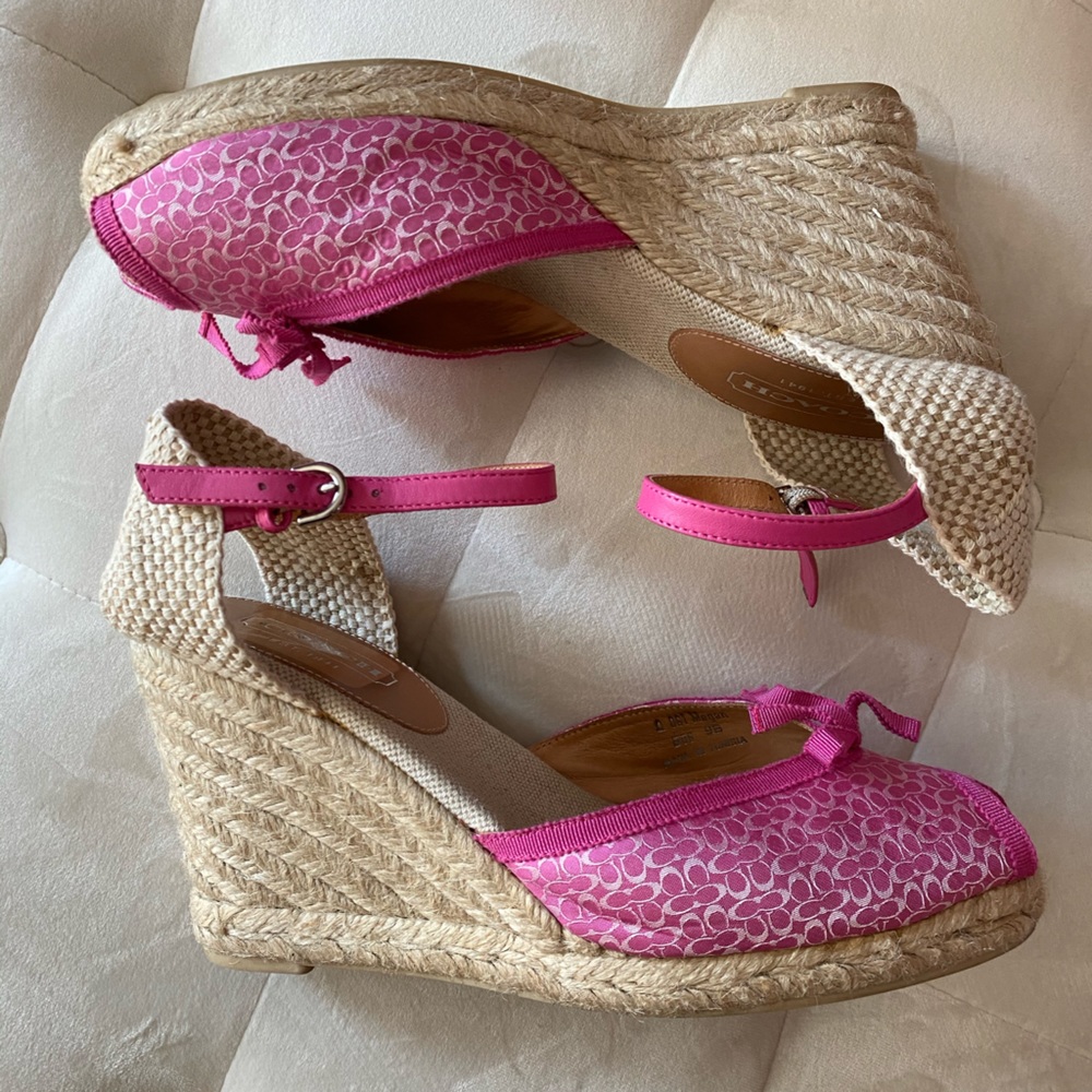 SOLD - WOMEN’S COACH FUSCHIA / PINK ESPADRILLES SIZE 9